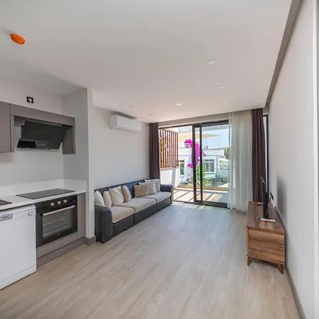 Modern Apartment Near Beach With Central Location In Bodrum Гумбет